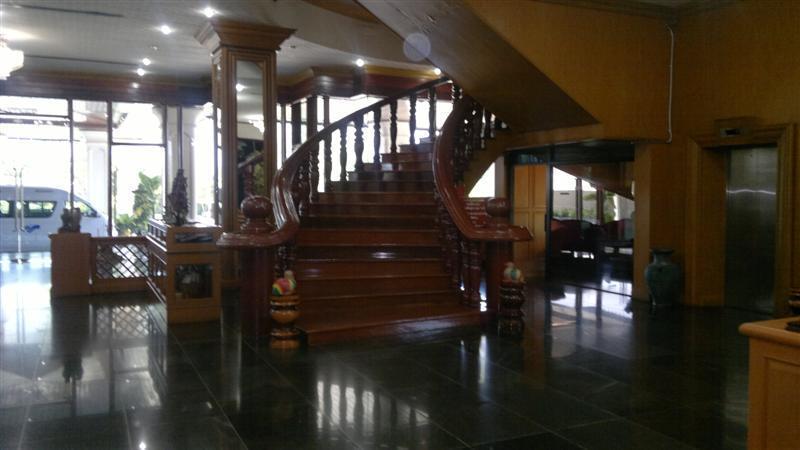 Pathumthani Place Hotel Екстериор снимка