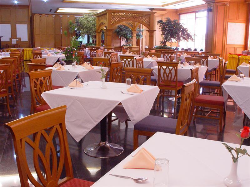 Pathumthani Place Hotel Екстериор снимка