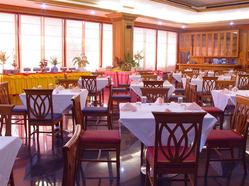 Pathumthani Place Hotel Екстериор снимка