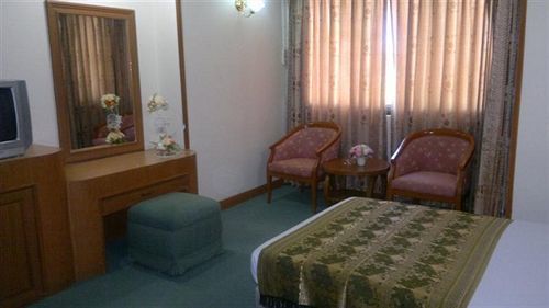 Pathumthani Place Hotel Екстериор снимка