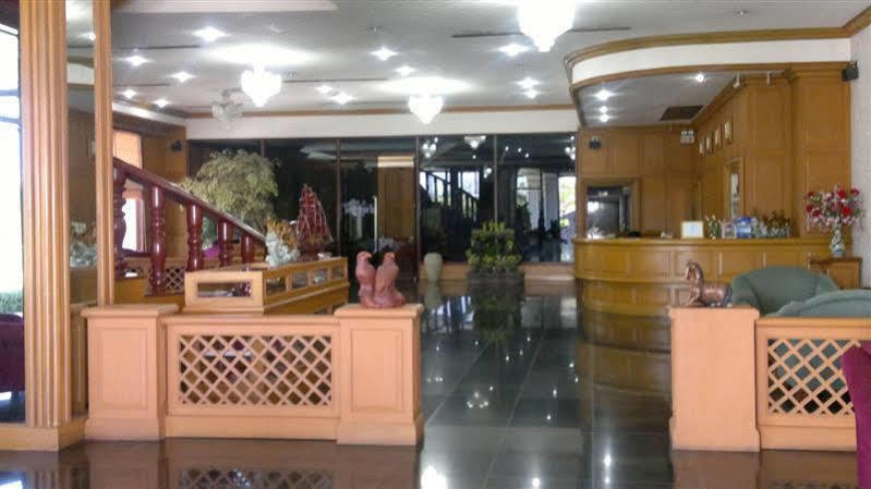 Pathumthani Place Hotel Екстериор снимка