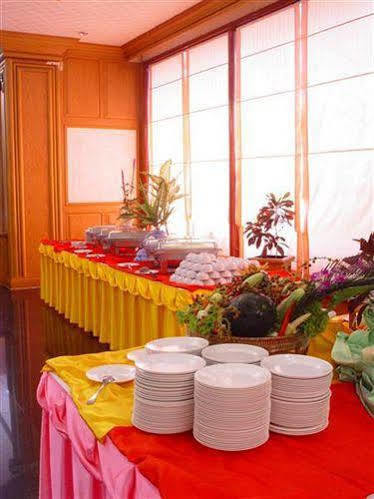 Pathumthani Place Hotel Екстериор снимка