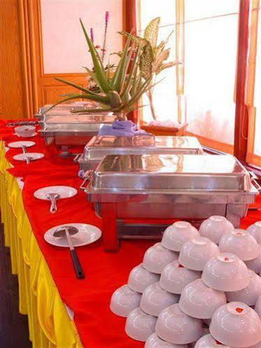 Pathumthani Place Hotel Екстериор снимка