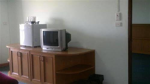Pathumthani Place Hotel Екстериор снимка