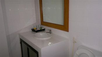 Pathumthani Place Hotel Екстериор снимка